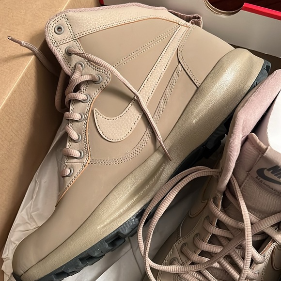 NwT NIKE manoadome khaki / khaki dark grey 12.5 men’s boot - Picture 5 of 11